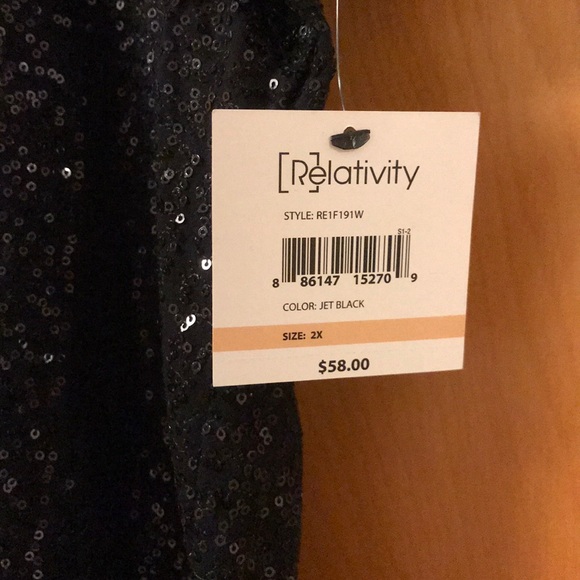 BNWT black sequin top - Picture 3 of 4